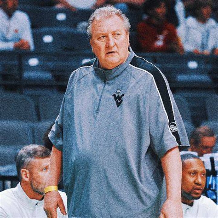 Bob Huggins Biography, Age, Height, Wife, Net Worth, Family