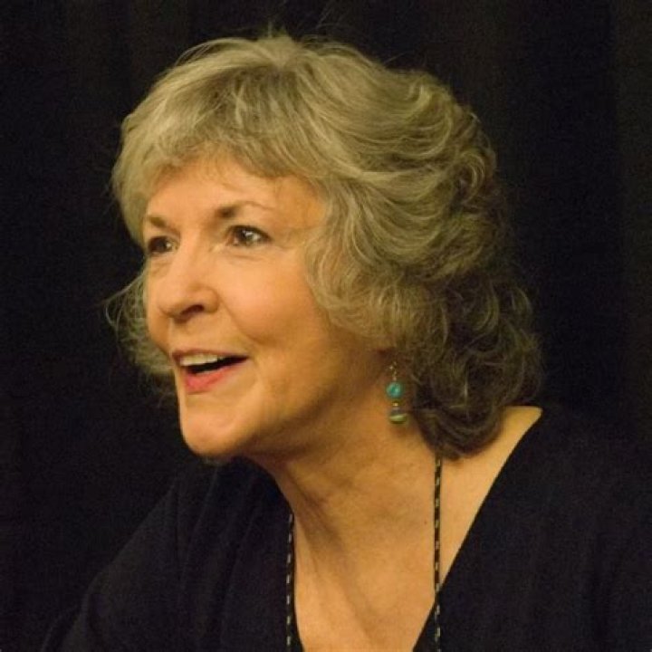 Sue Grafton Biography, Age, Height, Husband, Net Worth, Family